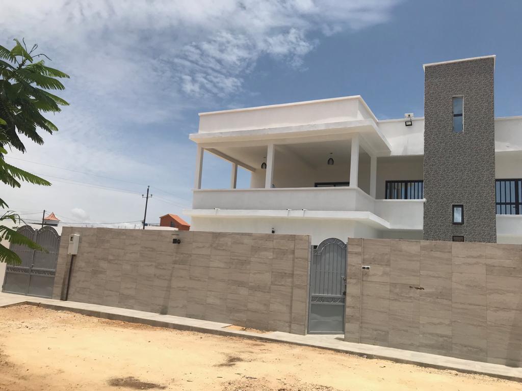 Villa haut standing avec piscine et double salon